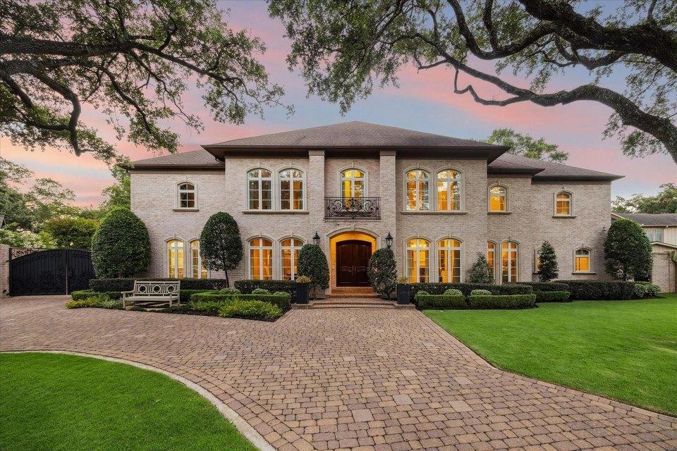 Tanglewood Houston neighborhood — Millie Homes luxury real estate